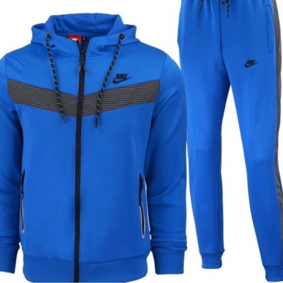 Like New size medium Nike Royal Blue Athletic Sweatsuit set Beautiful!👟👟👟👟